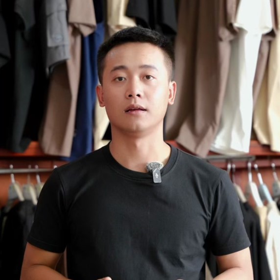 Quang Linh official